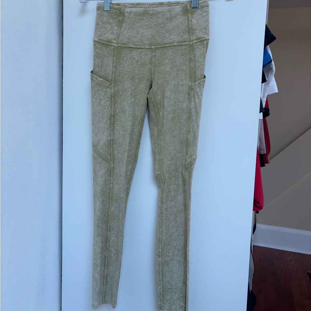 Lululemon Athletica Light Green leggings w pockets